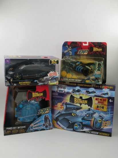 The Batman: TV Series Figure/Vehicles/Playset 2000s Mattel Lot of (4)