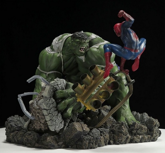Hulk VS Spider-Man Custom Diorama Sideshow Collectibles