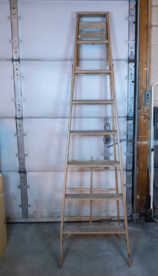 8 ft Commercial Wood Ladder