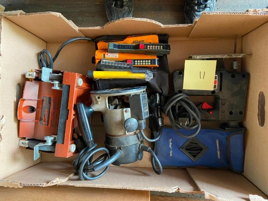 3 Power tools, lights and zip ties includes bench grinder, router and jig saw