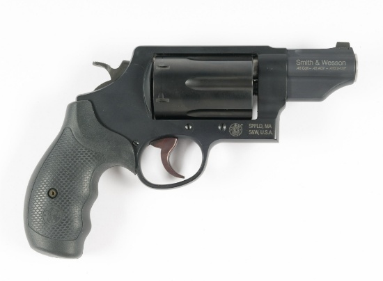 S&W Governor Double Action Revolver, Caliber .410/.45
