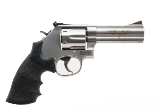 Smith & Wesson Model 686-6 Revolver. Caliber .357 Magnum