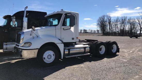 2004 Freightliner Columbia Day Cab Truck Tractor,