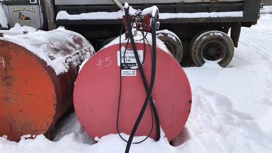 Fuel storage tank with electric pump and hose