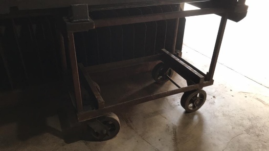 Mobile cart that holds break dies