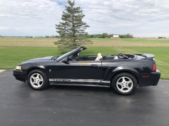 2000 Ford Mustang Convertible Car,