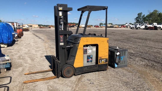 Cat 4000 Stand In Forklift with Charger