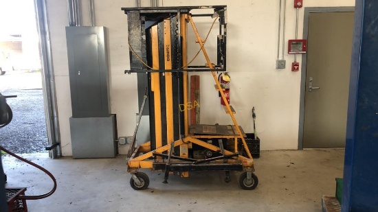 Workforce XLT-2900 Manlift,