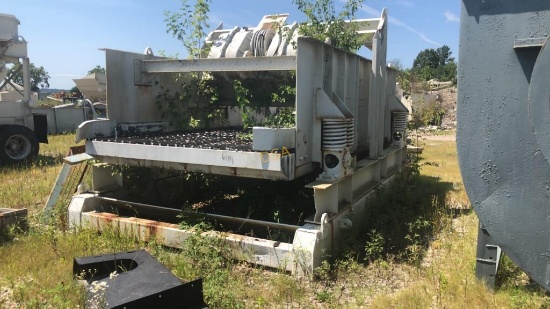 Vibrating Screen 8 X 16 with Hopper