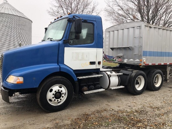 2004 Volvo VNM Day Cab Truck Tractor,