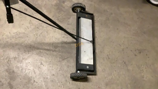 Lawn Magnet,