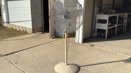 Patton 30" Pedestal Fan