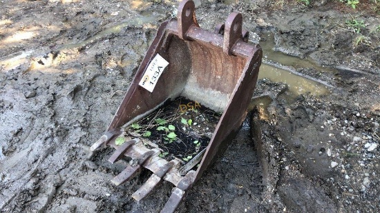 24" Backhoe Bucket Fits A John Deere Backhoe