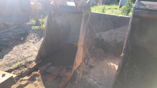 36" CF Bucket, Fits a Case CX330 Excavator