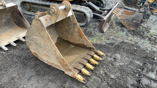 Cat 36" Bucket With Teeth,