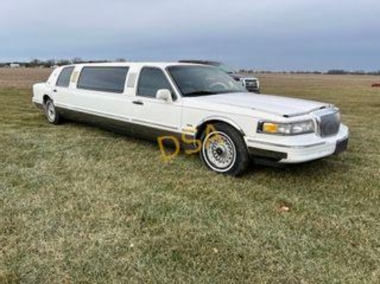 1996 Lincoln Town Car Limo,