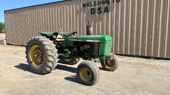 John Deere 2440 At Utility Tractor,
