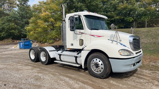 2005 Freightliner Day Cab Truck Tractor,
