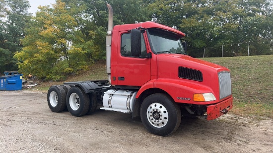 2000 Volvo Day Cab Truck Tractor,