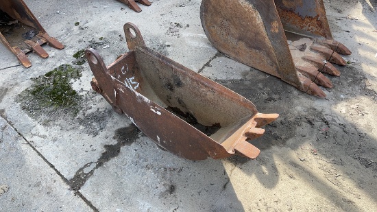 12" Backhoe Bucket