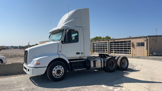 2013 Volvo VNM Day Cab Truck Tractor,
