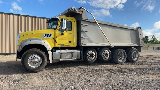 2014 Mack GU433 Dump Truck,