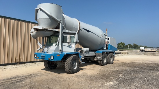 2004 Osh Kosh 6X6 Front Discharge Concrete Truck,