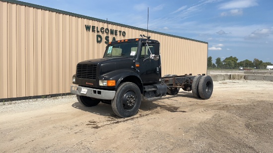 1990 International 4900 Cab and Chassis,