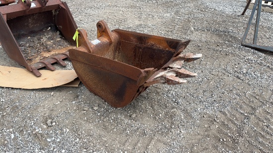 24" Backhoe Bucket with Teeth
