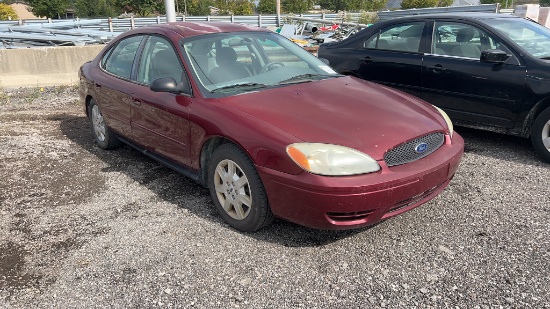2005 Ford Taurus SE Sedan,