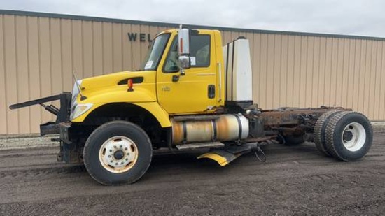 2006 International 7400 Cab and Chassis,