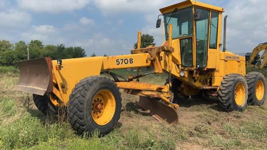 Deere 570B Grader,