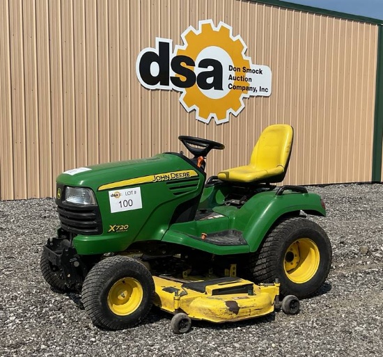 John Deere X720 Ultimate Riding  Mower