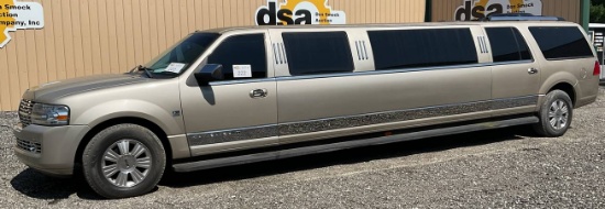 2011 Lincoln Navigator LCW  10 Passenger Limousine