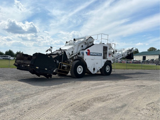 Roadtec SB-2500E Shuttle Buggy Material Transfer Vehicle