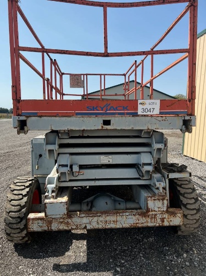 SkyJack SJ8831 Scissor Lift,