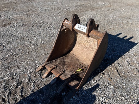 30” Backhoe Bucket with Teeth