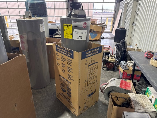 Unused 2014 Rheem PRO+G29-60N RH70 ID Classic Plus Series 30 Gallon Natural Gas Powered Water Tank