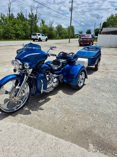 2006 Harley Davidson LHTI Trike Motorcycle with Custom Trailer