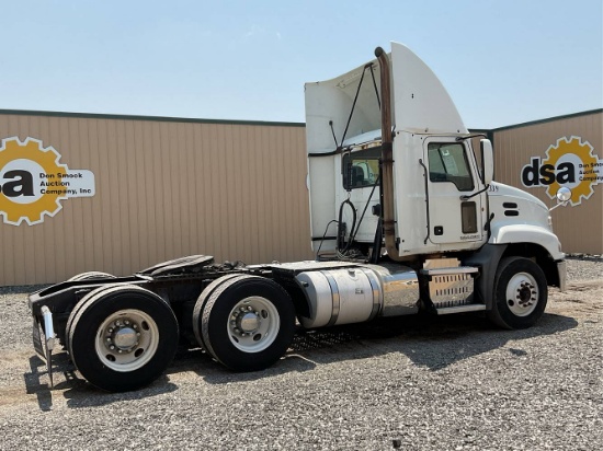 2013  Mack  CXU (Pinnacle)  Day Cab Truck Tractor