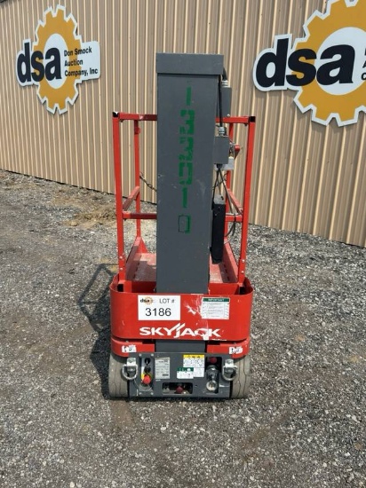 Skyjack SJ16 Scissor Lift