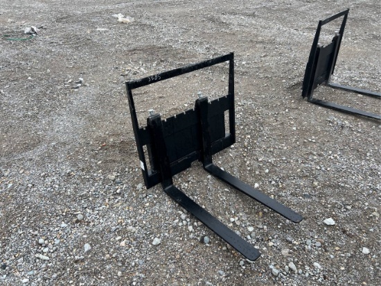 New Unused Mini Skid Loader 29” Pallet Forks