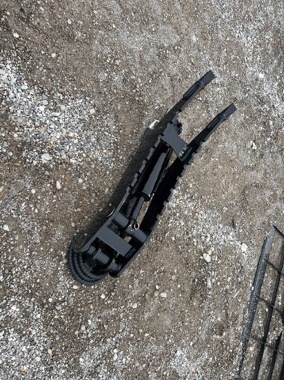 New Unused 2025 GIYI  7T Hydraulic Thumb