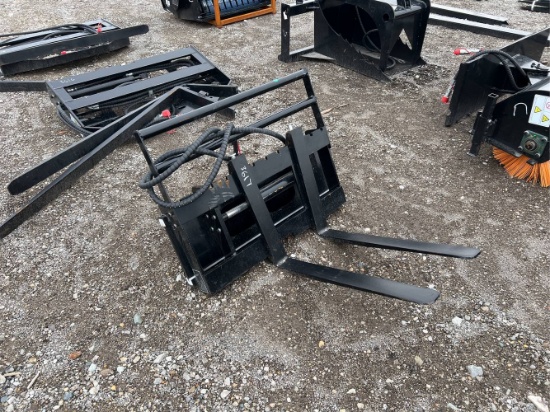 Unused 2025   GIYI   GY-CYHC  Mini Skid Loader Pallet Forks