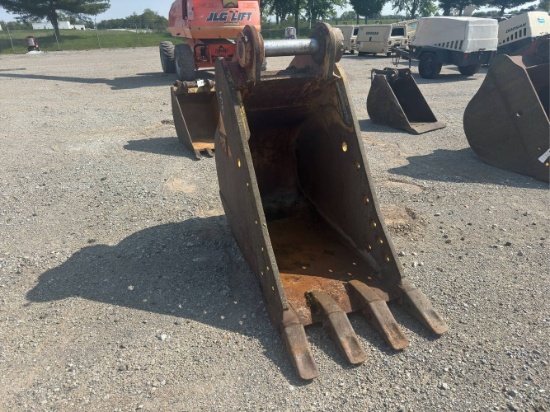 27” CAT Excavator Bucket with Teeth