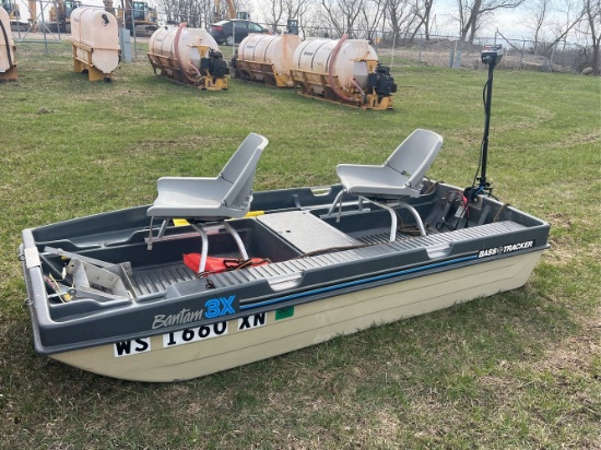 1993 Basstracker 8' Bantam 3X Paddle Boat