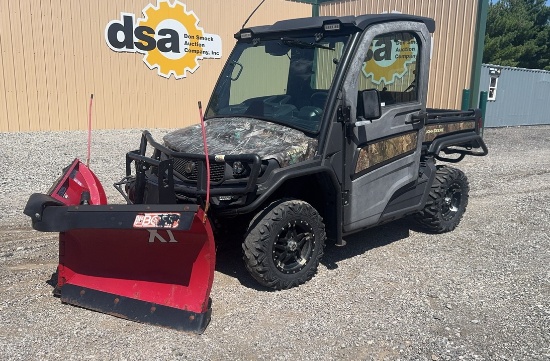 John Deere Gator