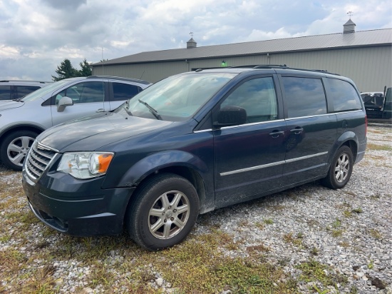 2009 Chrysler Town and Country Van