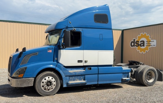 2013 Volvo VNL Sleeper Truck Tractor