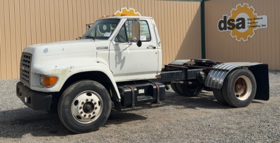 1995 Ford F800 Series Day Cab Truck Tractor